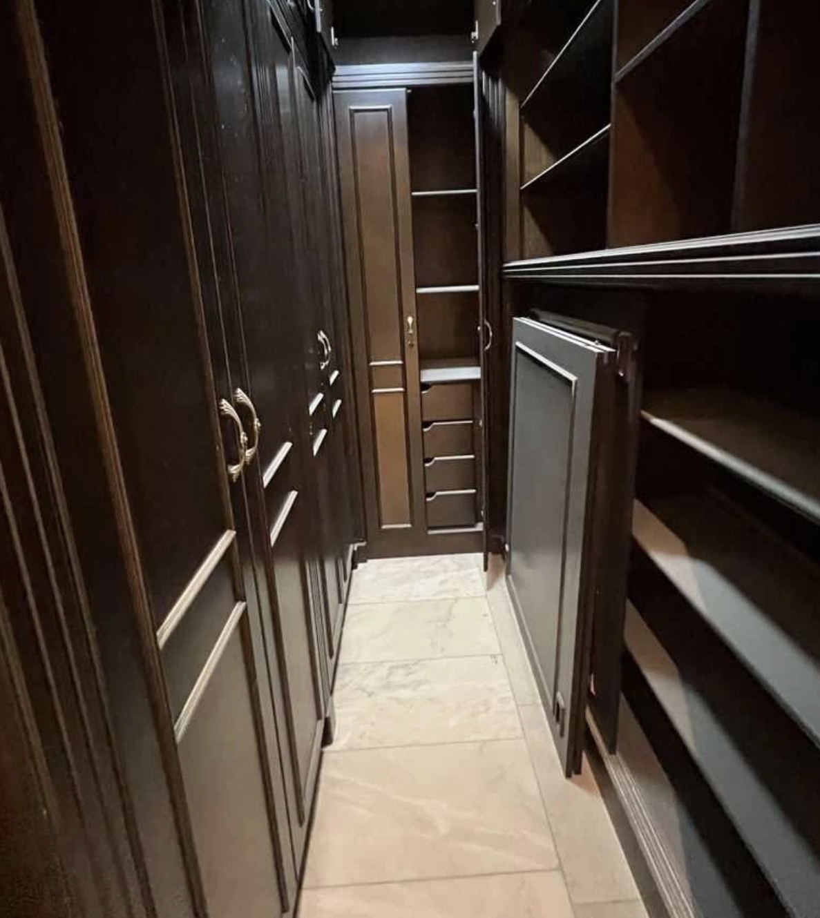 فيلا  في الروابي 4