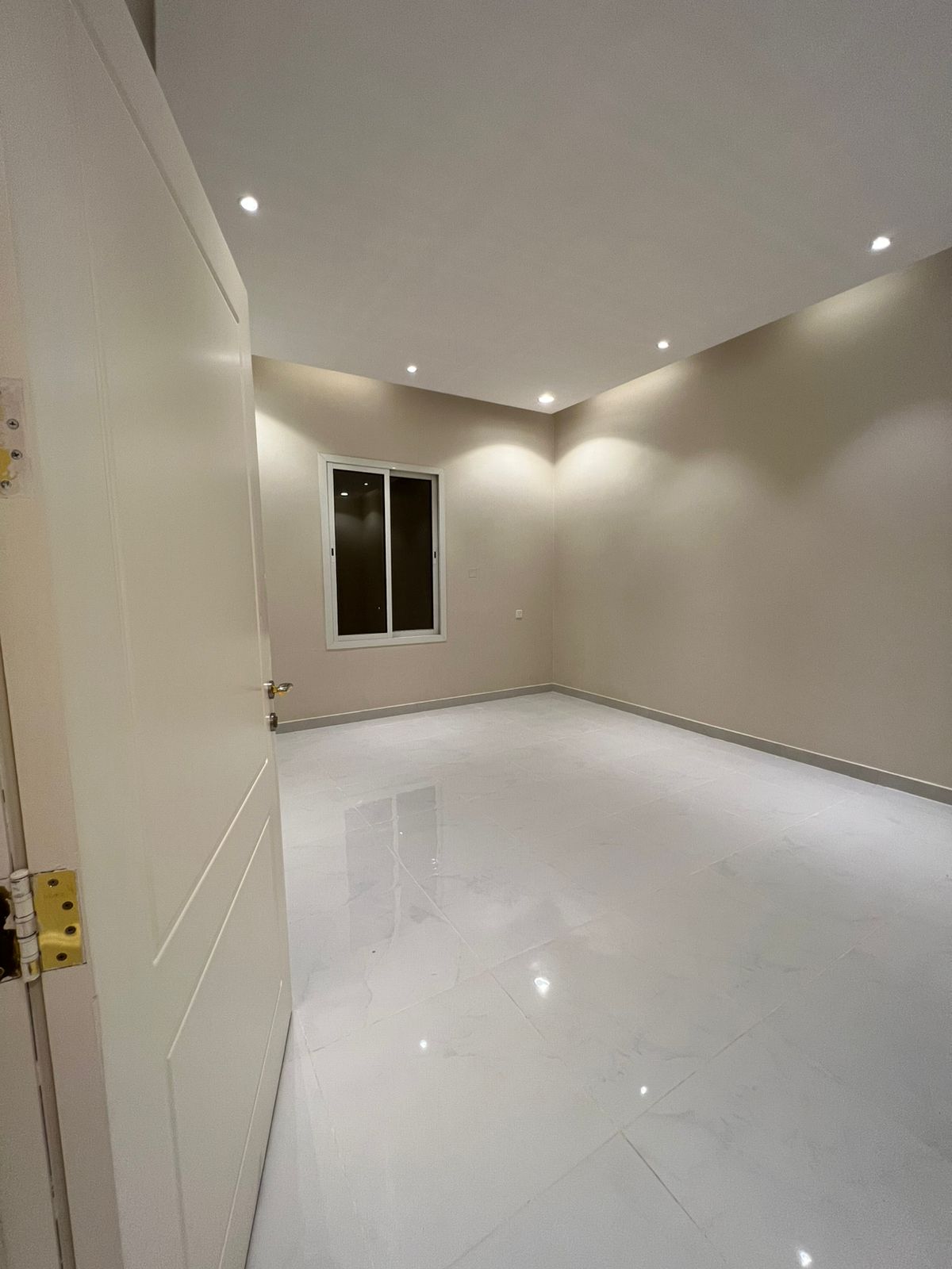 شقة  في الملقا 3